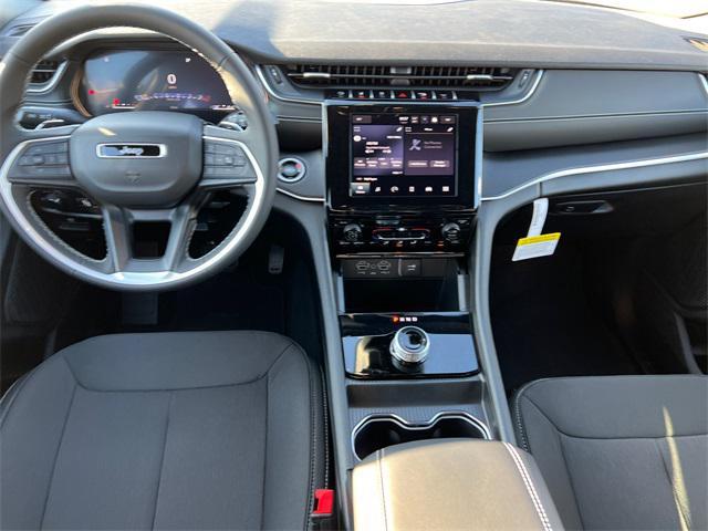 new 2025 Jeep Grand Cherokee car, priced at $38,675