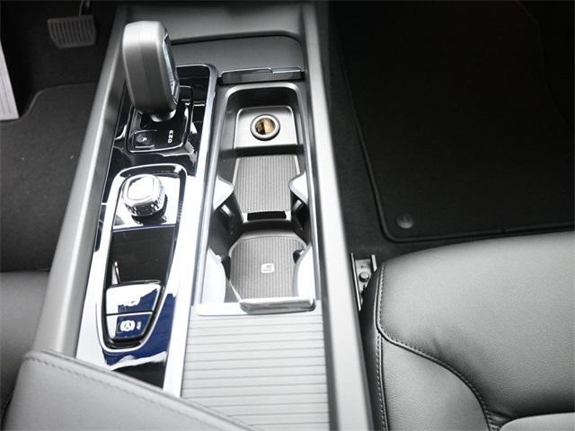 new 2025 Volvo XC60 car, priced at $49,895