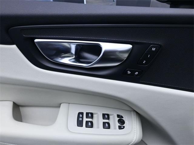 new 2025 Volvo XC60 car, priced at $53,135
