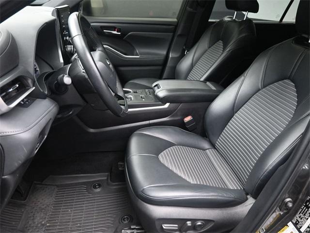 used 2022 Toyota Highlander car, priced at $30,347