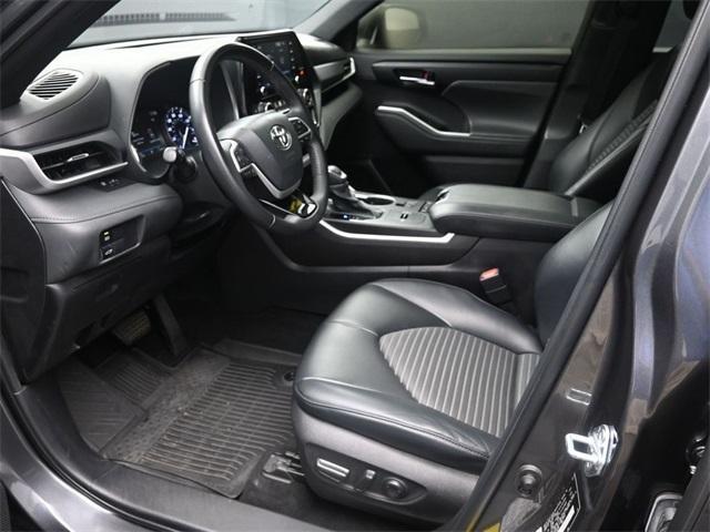 used 2022 Toyota Highlander car, priced at $30,347