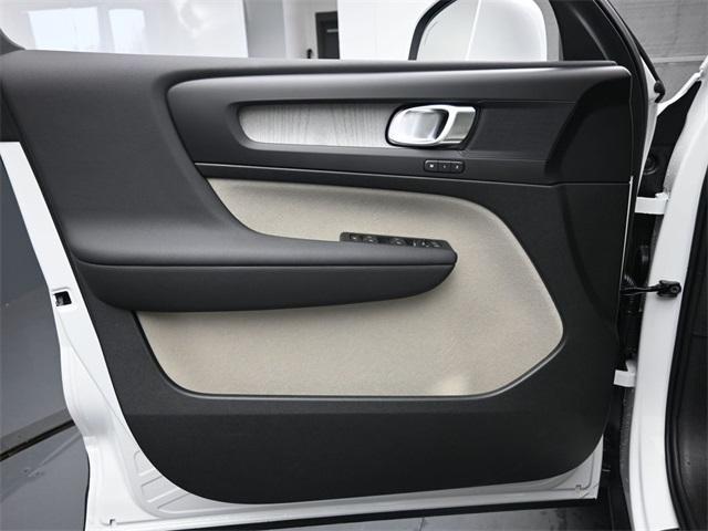 new 2025 Volvo XC40 car, priced at $47,435