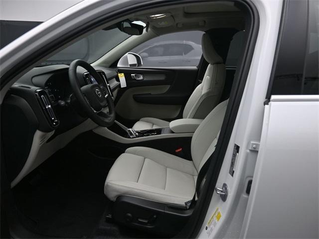 new 2025 Volvo XC40 car, priced at $47,435