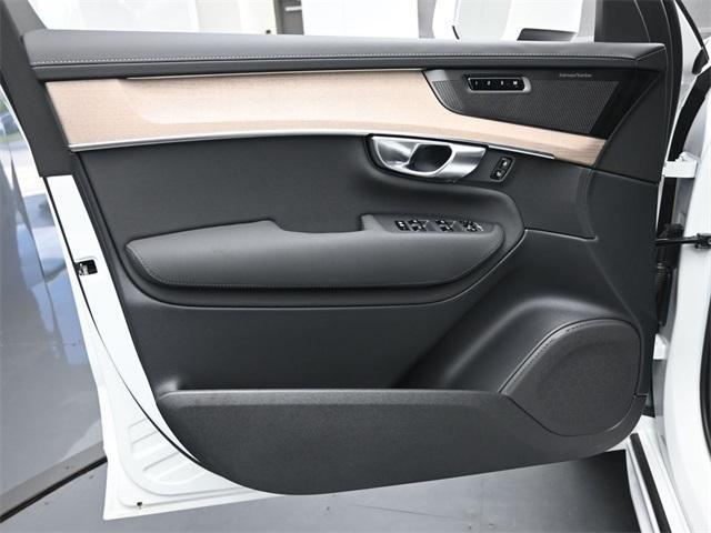 new 2025 Volvo XC90 car, priced at $69,155