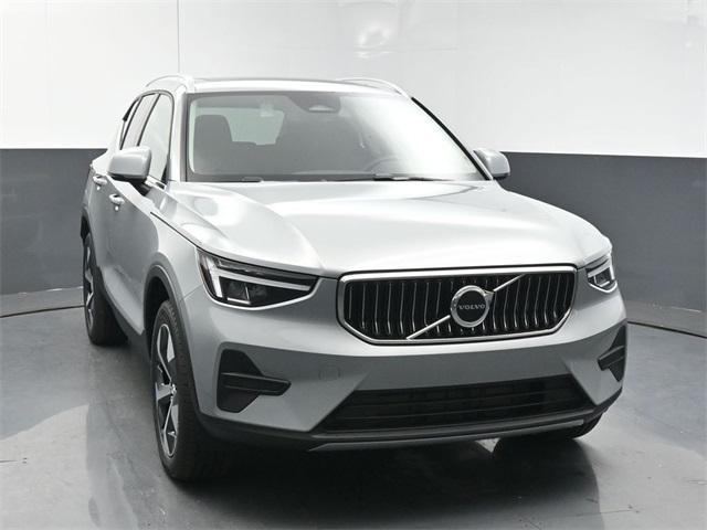 new 2025 Volvo XC40 car, priced at $45,465