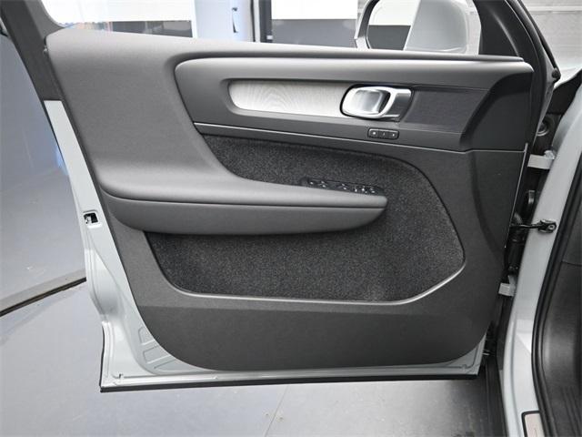 new 2025 Volvo XC40 car, priced at $45,465