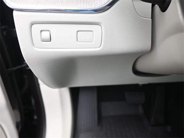 used 2022 Volvo XC60 car, priced at $31,898
