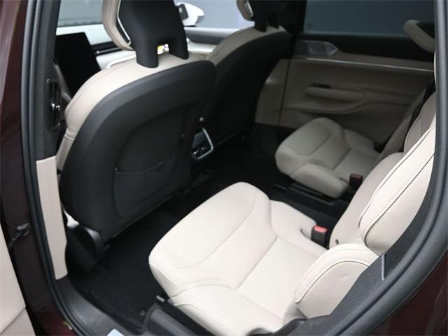 new 2025 Volvo EX90 car, priced at $95,140