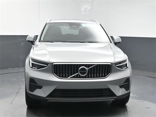 new 2025 Volvo XC40 car, priced at $43,045
