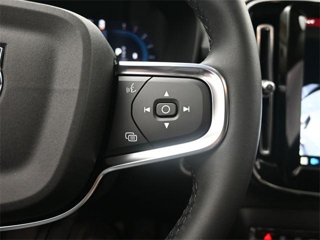 new 2025 Volvo XC40 car, priced at $43,045