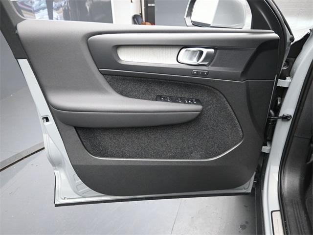 new 2025 Volvo XC40 car, priced at $43,045