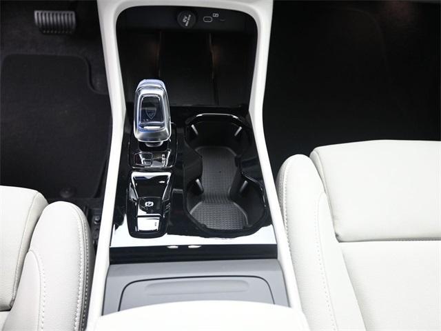 new 2025 Volvo XC40 car, priced at $50,595