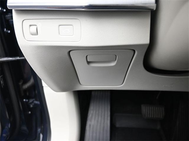used 2021 Volvo XC90 car, priced at $25,445
