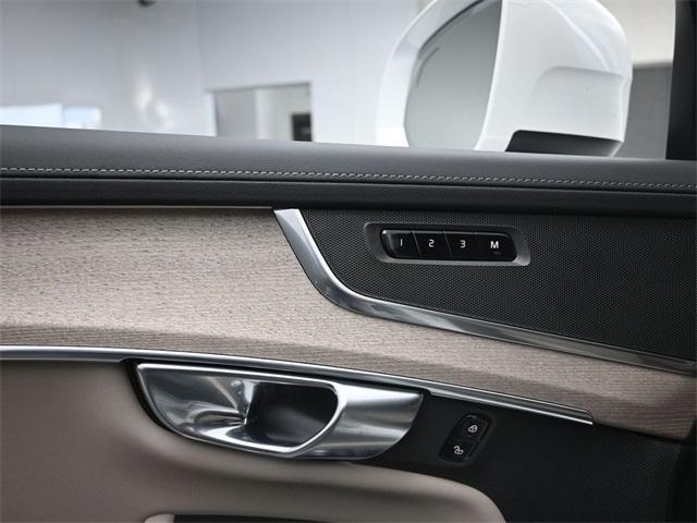 new 2025 Volvo XC90 Plug-In Hybrid car, priced at $76,005
