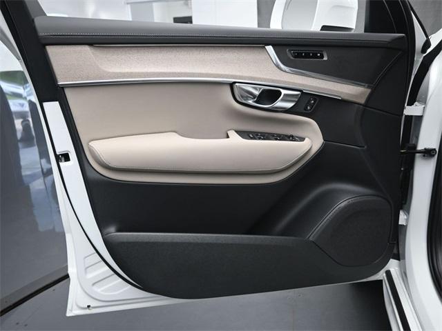 new 2025 Volvo XC90 Plug-In Hybrid car, priced at $76,005