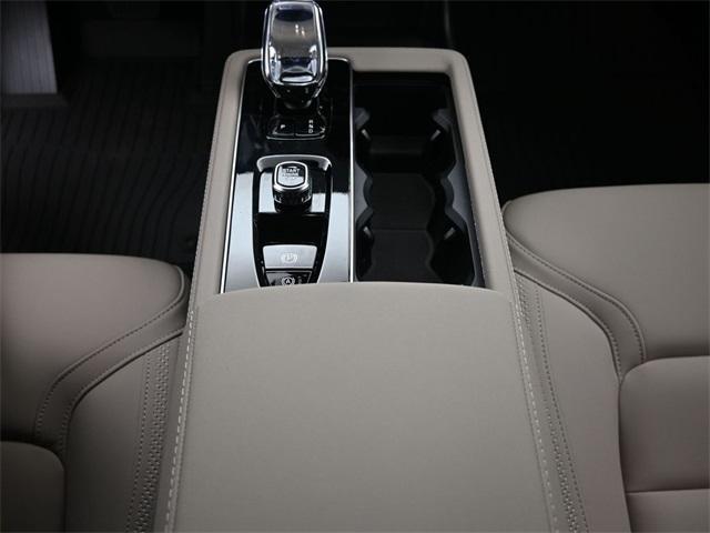 new 2025 Volvo XC90 car, priced at $69,155
