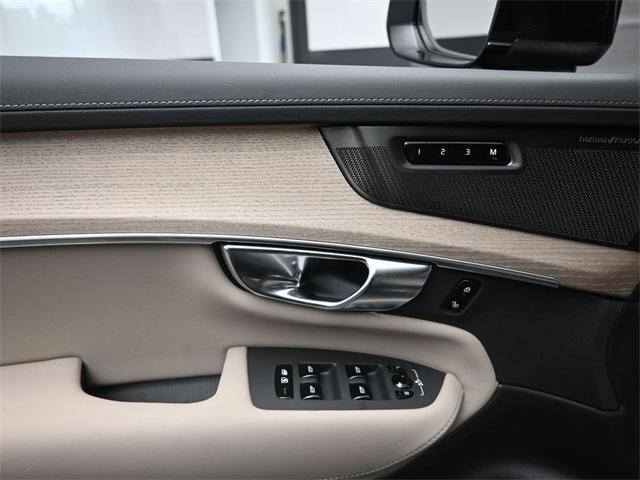 new 2025 Volvo XC90 car, priced at $69,155