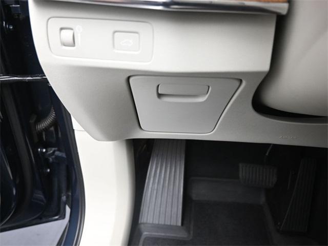 used 2021 Volvo XC90 car, priced at $29,176