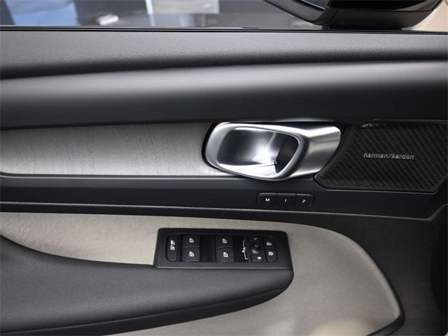 new 2026 Volvo XC40 car