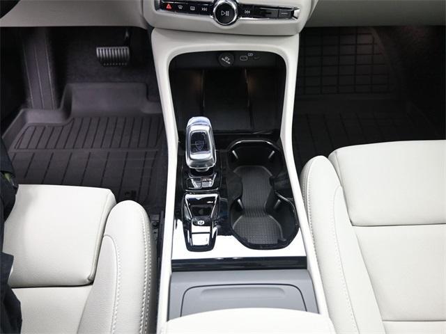new 2026 Volvo XC40 car