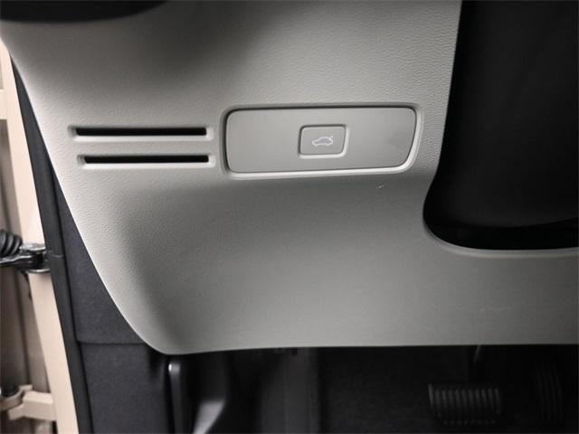 new 2026 Volvo XC40 car