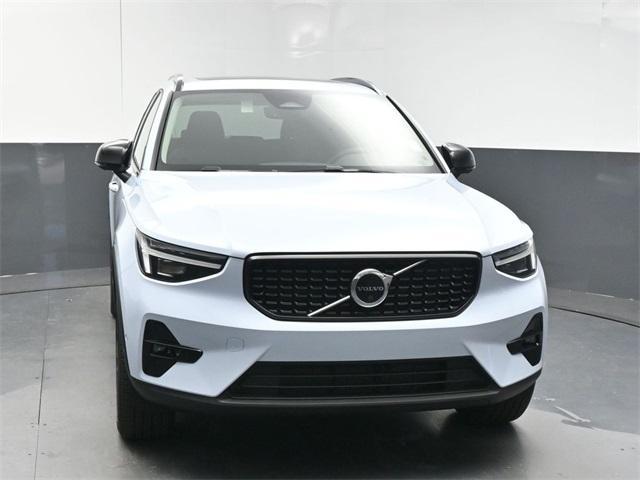 new 2025 Volvo XC40 car, priced at $49,790