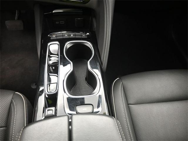 used 2023 Buick Envision car, priced at $21,000