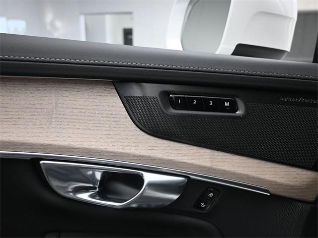 new 2025 Volvo XC90 car, priced at $65,555