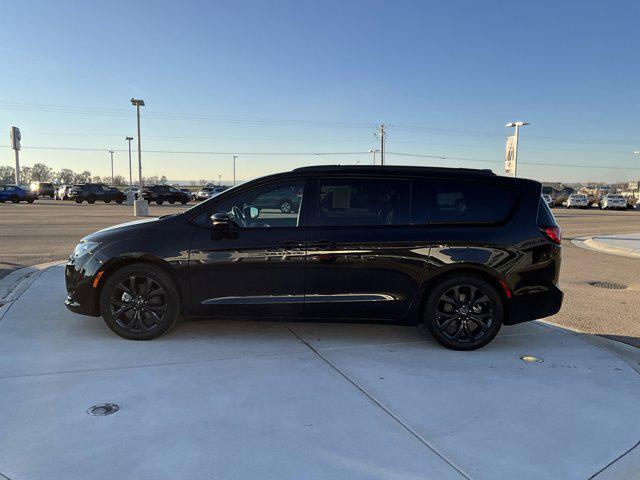 used 2018 Chrysler Pacifica car, priced at $17,500