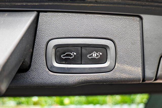 used 2022 Volvo XC60 car, priced at $28,376