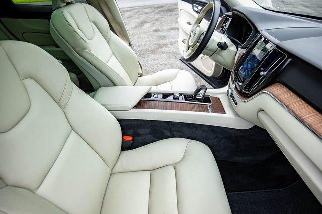 used 2022 Volvo XC60 car, priced at $28,376