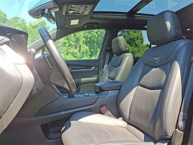 used 2025 Cadillac XT6 car, priced at $53,804