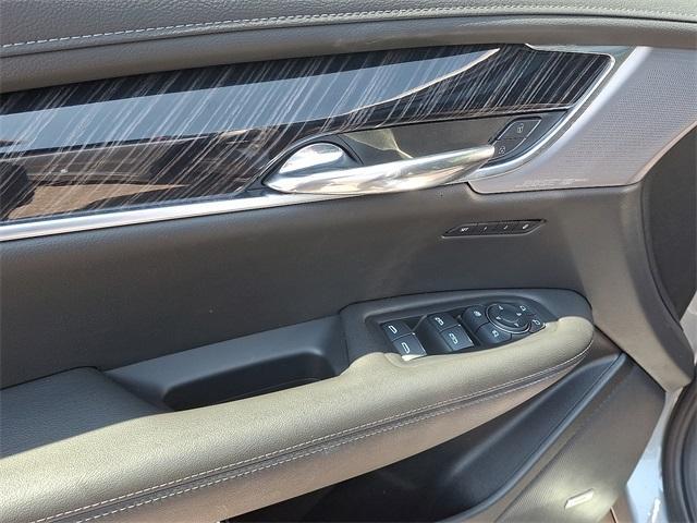 used 2025 Cadillac XT6 car, priced at $53,804