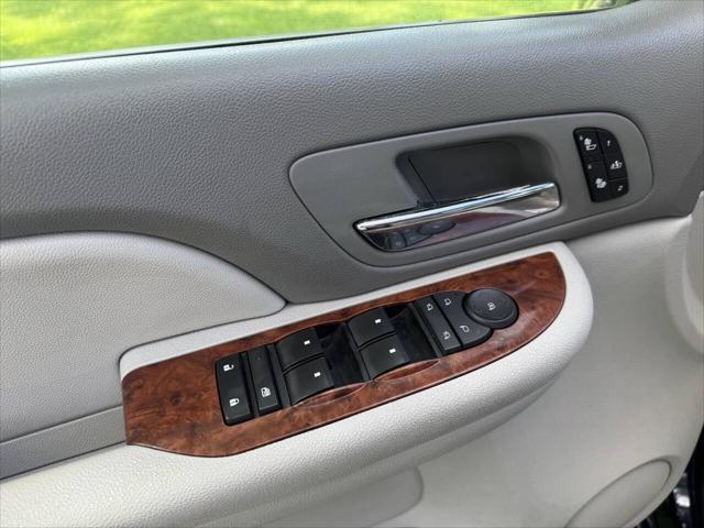 used 2007 Chevrolet Suburban car, priced at $9,700