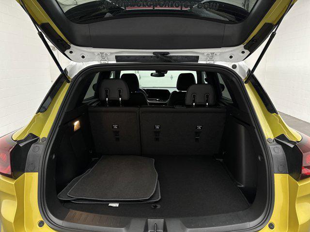 new 2025 Chevrolet TrailBlazer car, priced at $28,500