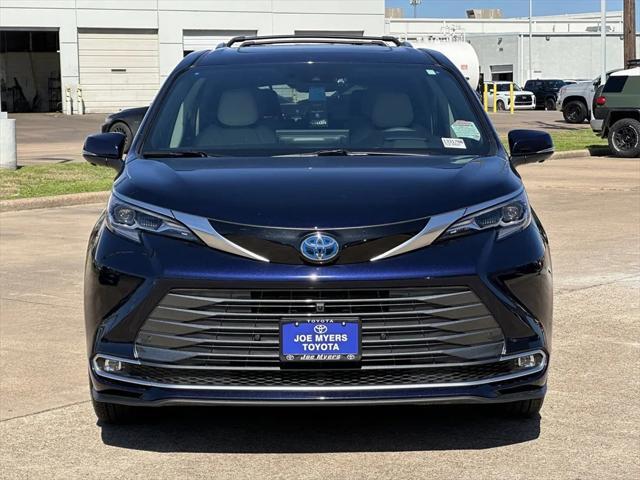 used 2025 Toyota Sienna car