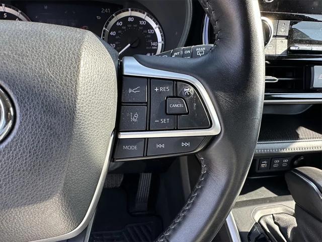 used 2023 Toyota Highlander car, priced at $32,999