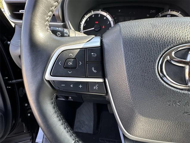 used 2023 Toyota Highlander car, priced at $32,999