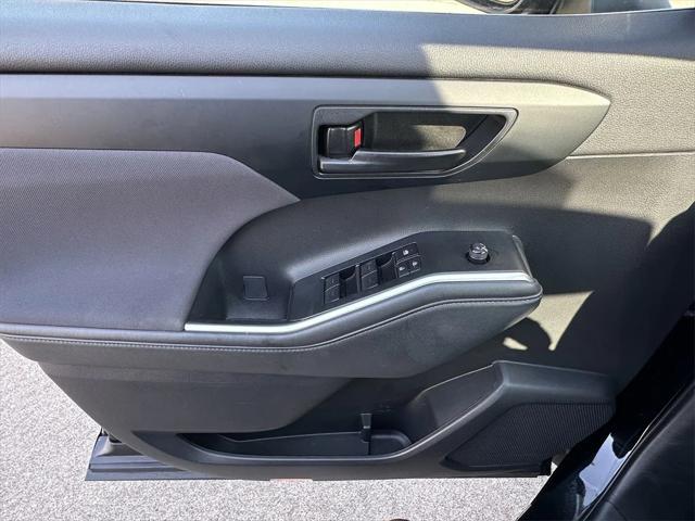 used 2023 Toyota Highlander car, priced at $32,999