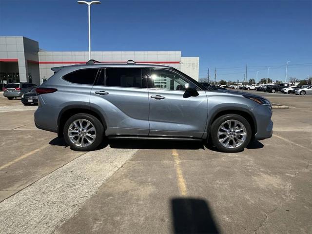 used 2021 Toyota Highlander car, priced at $36,455