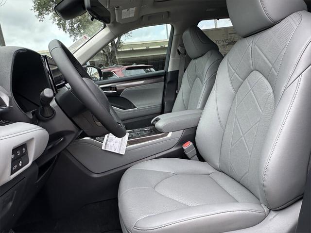 new 2025 Toyota Highlander car, priced at $55,839