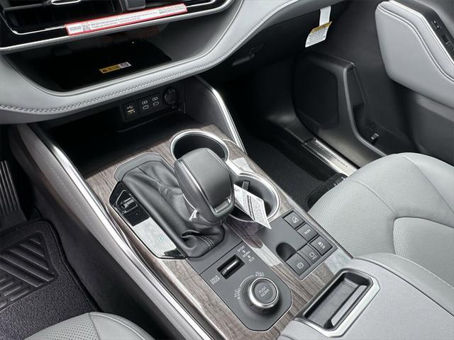 new 2025 Toyota Highlander car, priced at $55,839