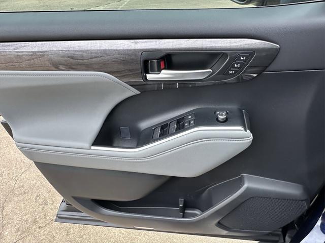 new 2025 Toyota Highlander car, priced at $55,839