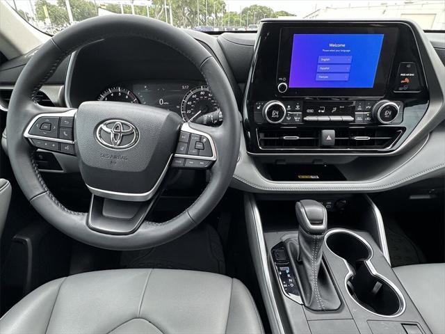 used 2023 Toyota Highlander car, priced at $38,999