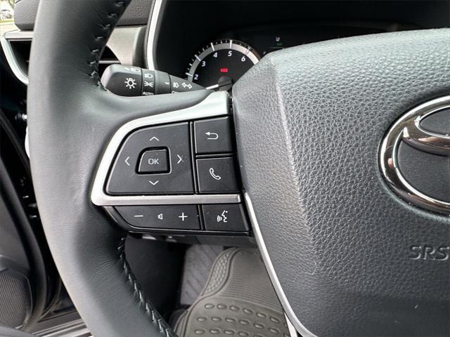 used 2023 Toyota Highlander car, priced at $38,999