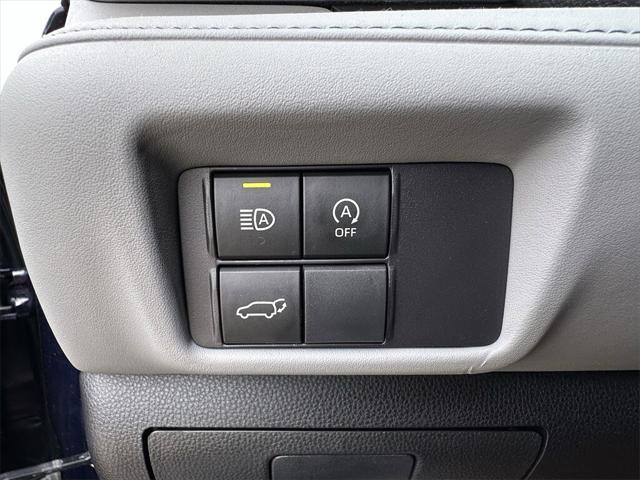 used 2023 Toyota Highlander car, priced at $38,999