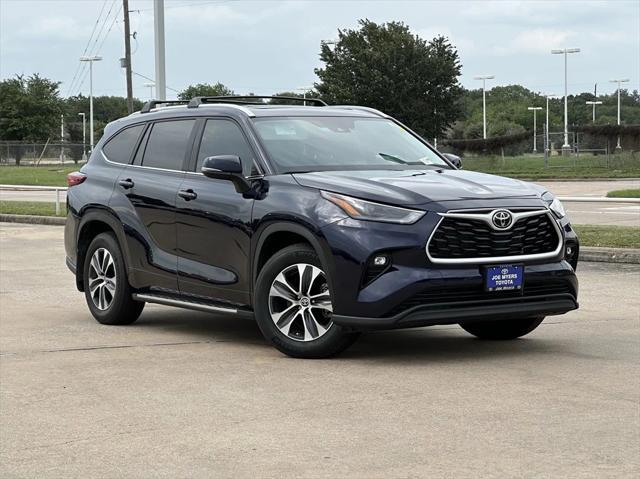 used 2023 Toyota Highlander car, priced at $38,999