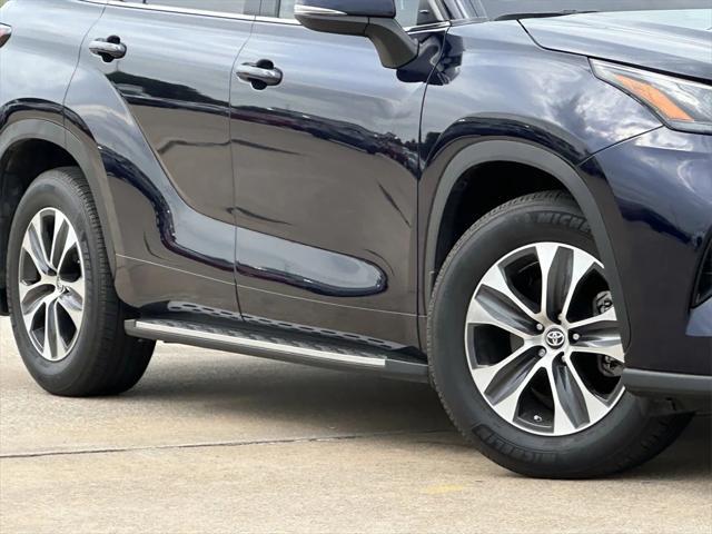 used 2023 Toyota Highlander car, priced at $38,999