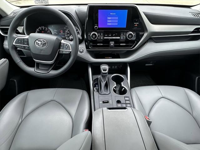 used 2023 Toyota Highlander car, priced at $38,999