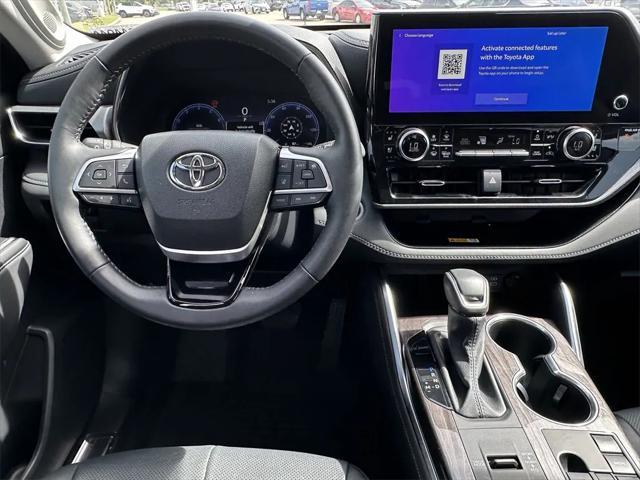 used 2024 Toyota Highlander car, priced at $49,999